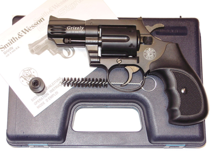 Smith & Wesson Grizzly, brüniert, Kunststoffgriffschalen