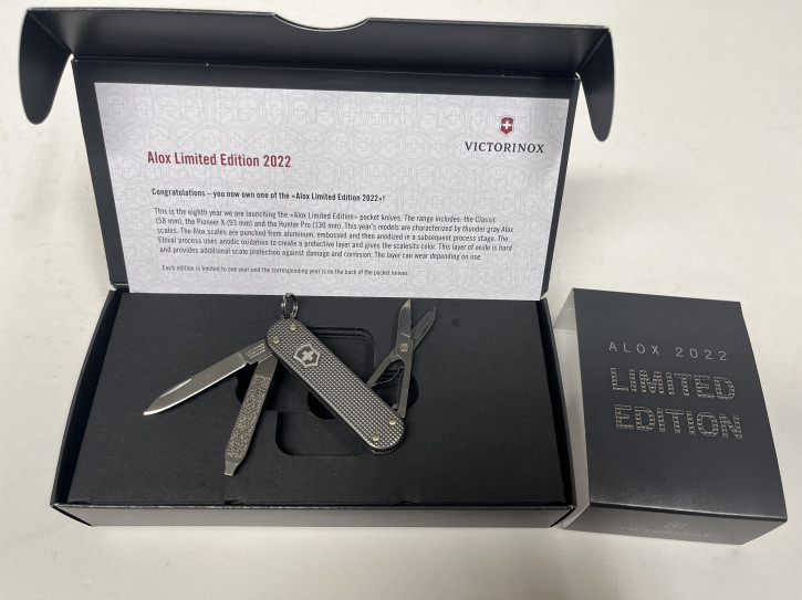 Victorinox Classic SD Alox Limited Edition 2022 Thunder Gray